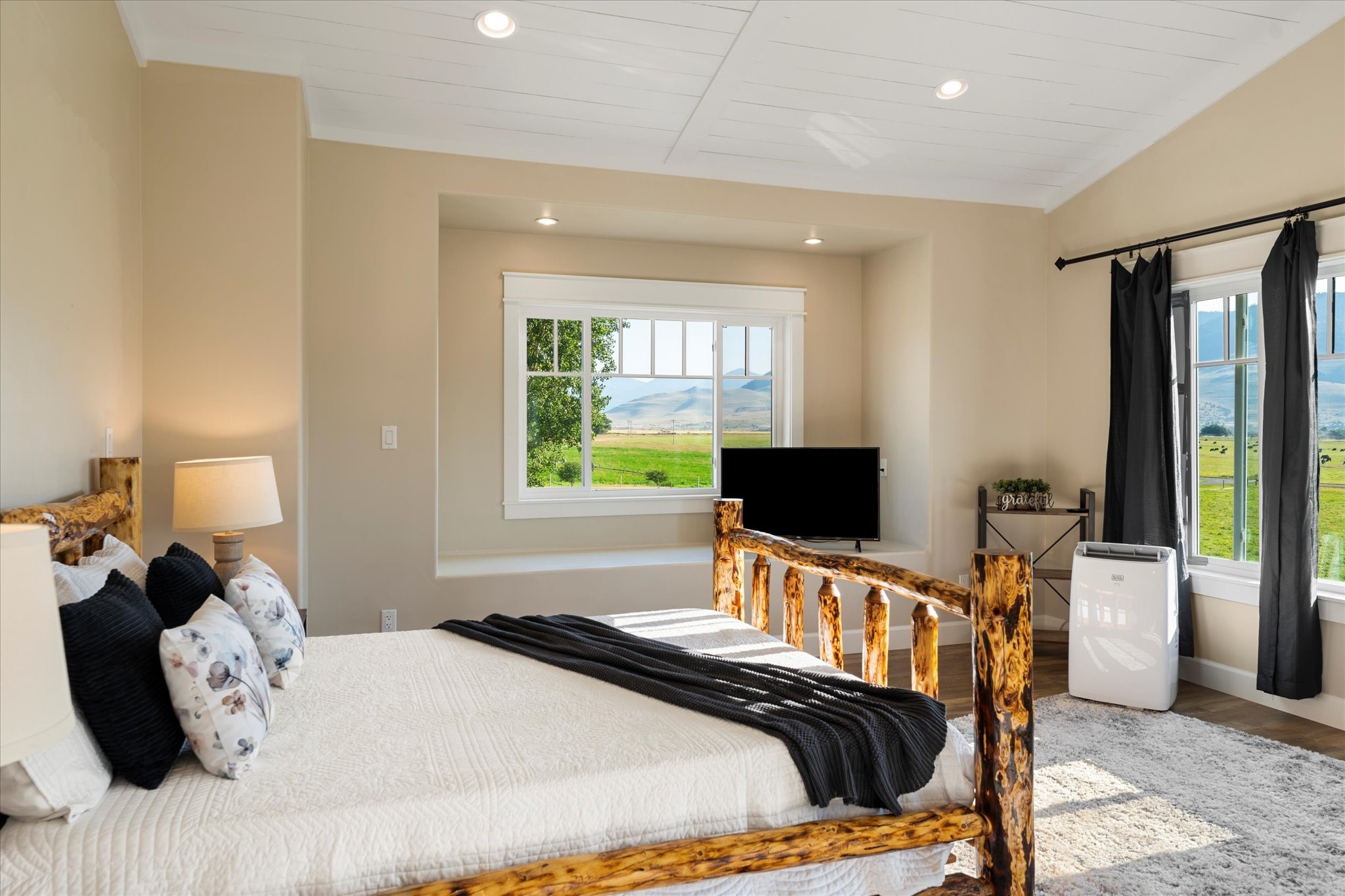 Charlo, Montana 59824, United States, 6 Bedrooms Bedrooms, ,6 BathroomsBathrooms,Residential,Pending,52320