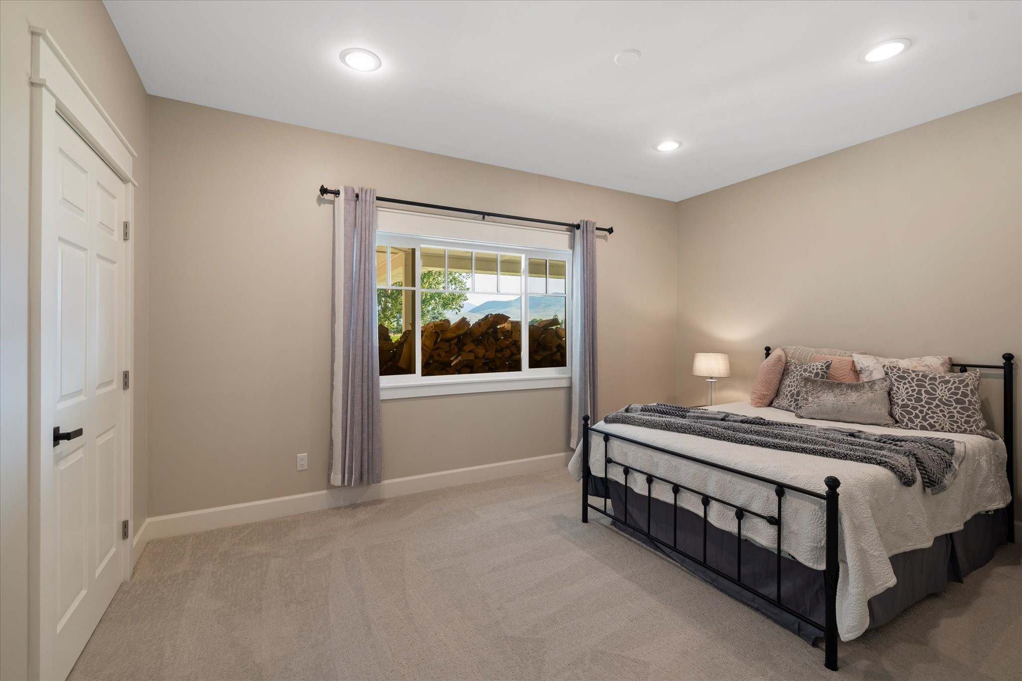 Charlo, Montana 59824, United States, 6 Bedrooms Bedrooms, ,6 BathroomsBathrooms,Residential,Pending,52320