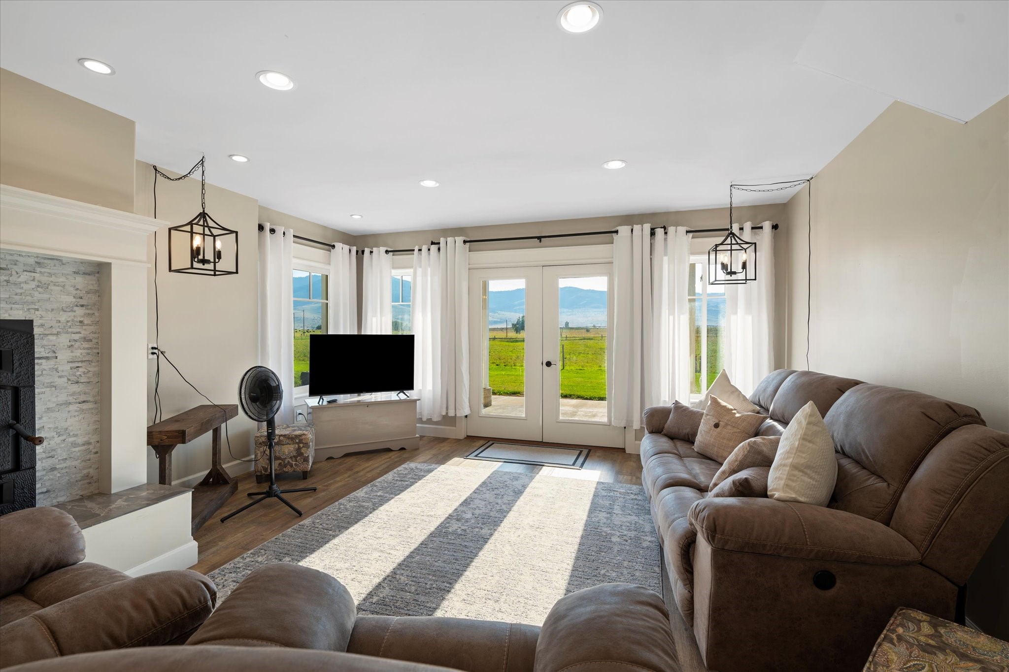 Charlo, Montana 59824, United States, 6 Bedrooms Bedrooms, ,6 BathroomsBathrooms,Residential,Pending,52320