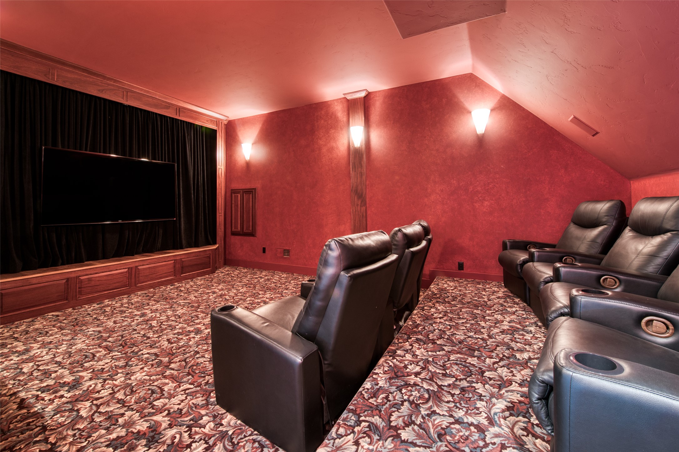 Darby, Montana 59829, United States, 3 Bedrooms Bedrooms, ,4 BathroomsBathrooms,Residential,Active,37707