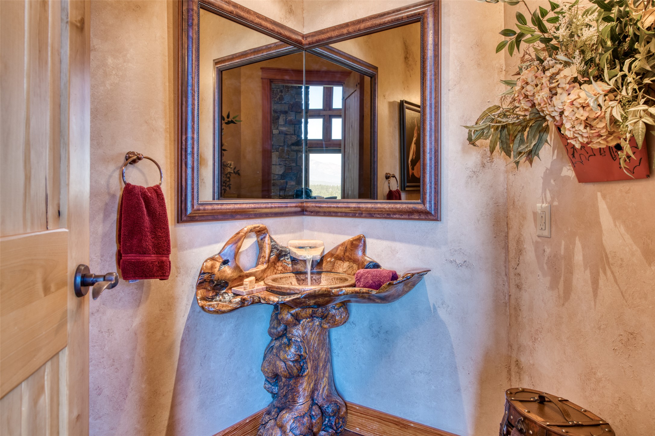 Darby, Montana 59829, United States, 3 Bedrooms Bedrooms, ,4 BathroomsBathrooms,Residential,Active,37707