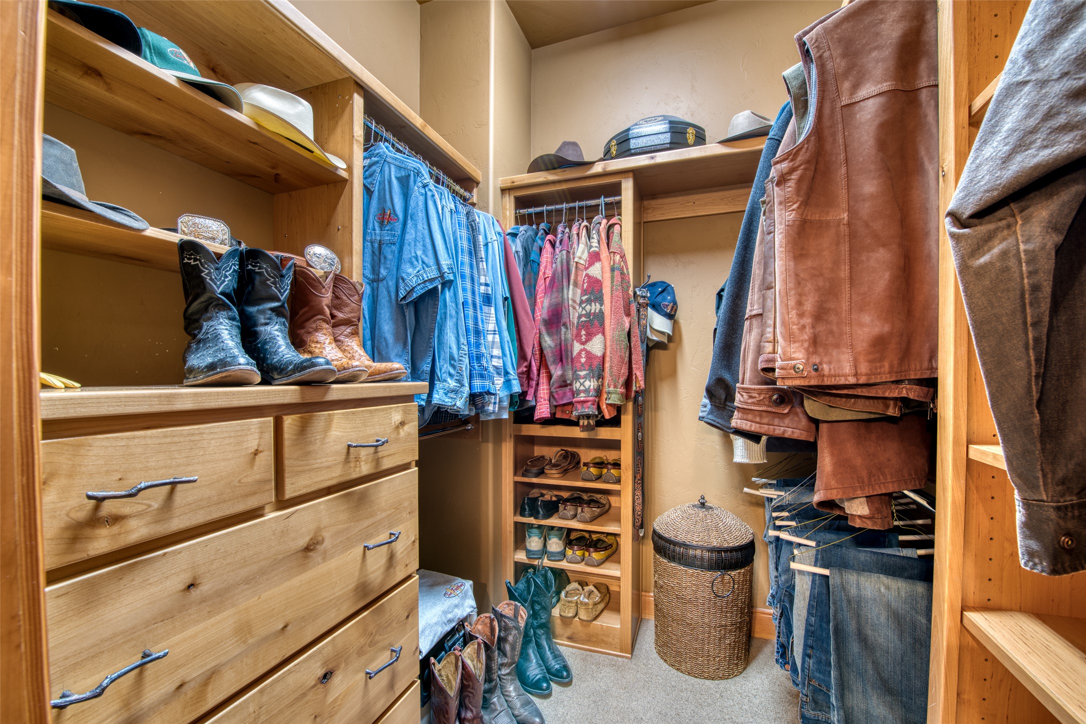 Darby, Montana 59829, United States, 3 Bedrooms Bedrooms, ,4 BathroomsBathrooms,Residential,Active,37707