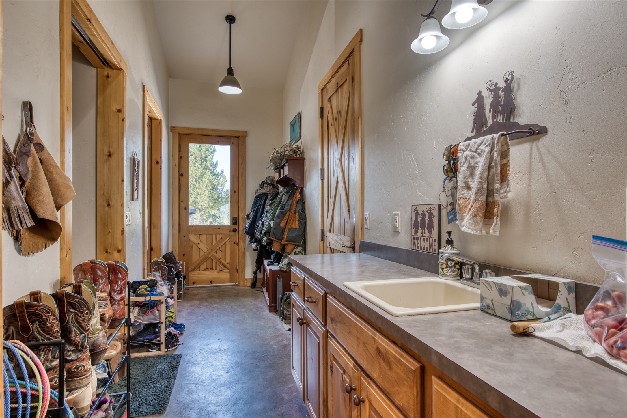 Darby, Montana 59829, United States, 3 Bedrooms Bedrooms, ,4 BathroomsBathrooms,Residential,Active,37707