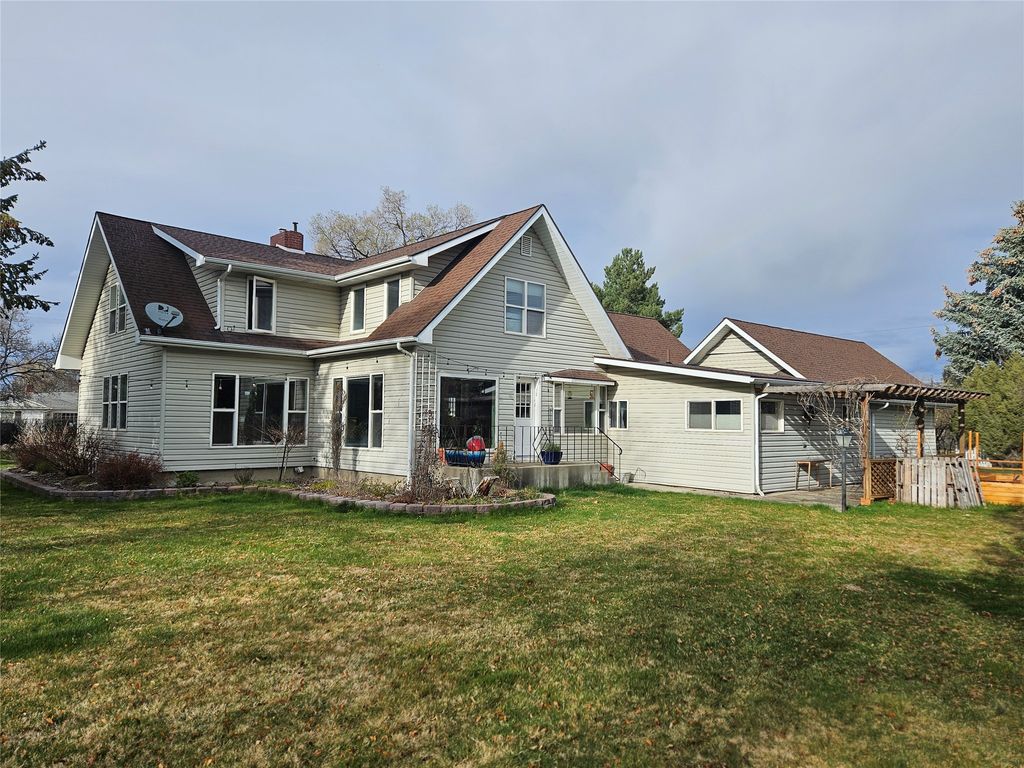 Photo of 611 W Desta Street, Hamilton, MT 59840 (MLS # 30068128)