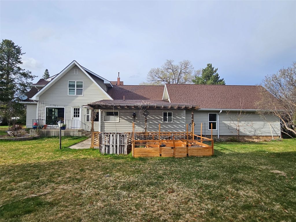 Photo of 611 W Desta Street, Hamilton, MT 59840 (MLS # 30068128)