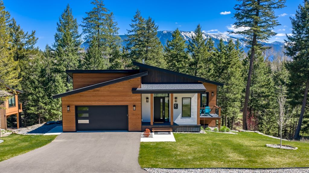 Photo of 327 Gleneagles Trail, Columbia Falls, MT 59912 (MLS # 30069881)