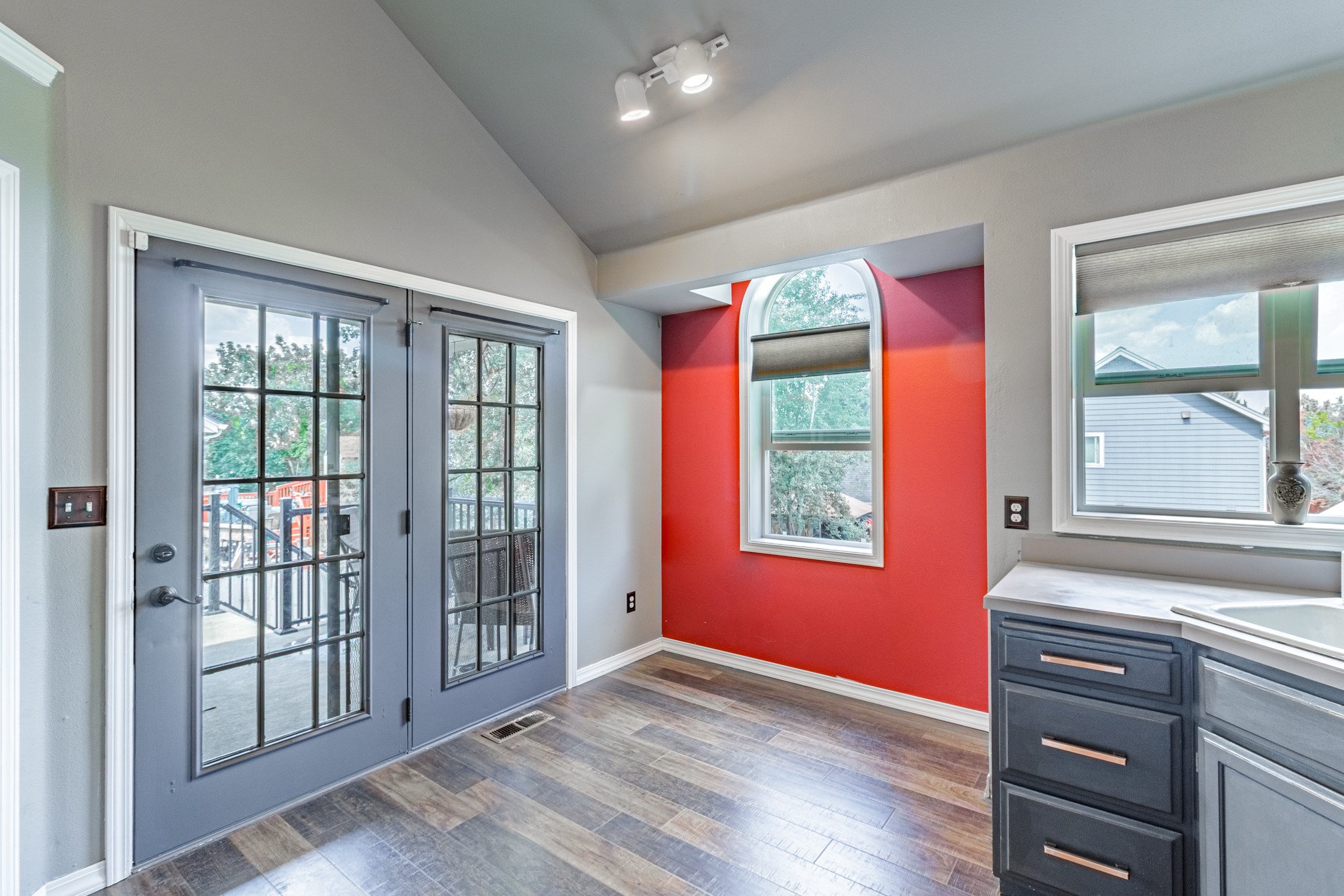 127 Meadowlark Court