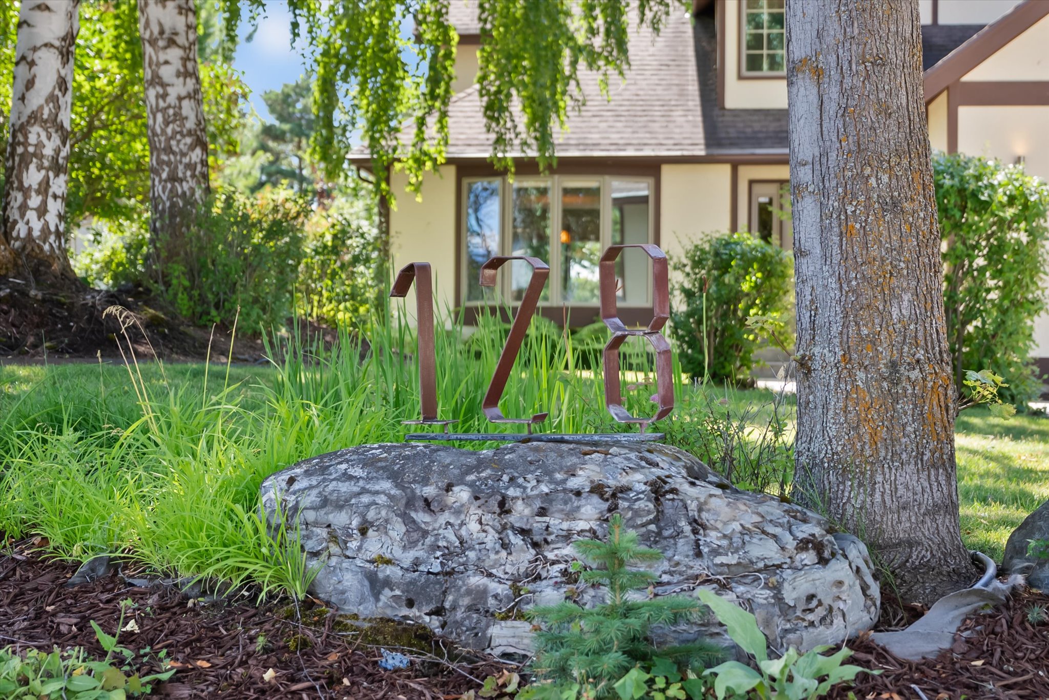 128 River View Drive