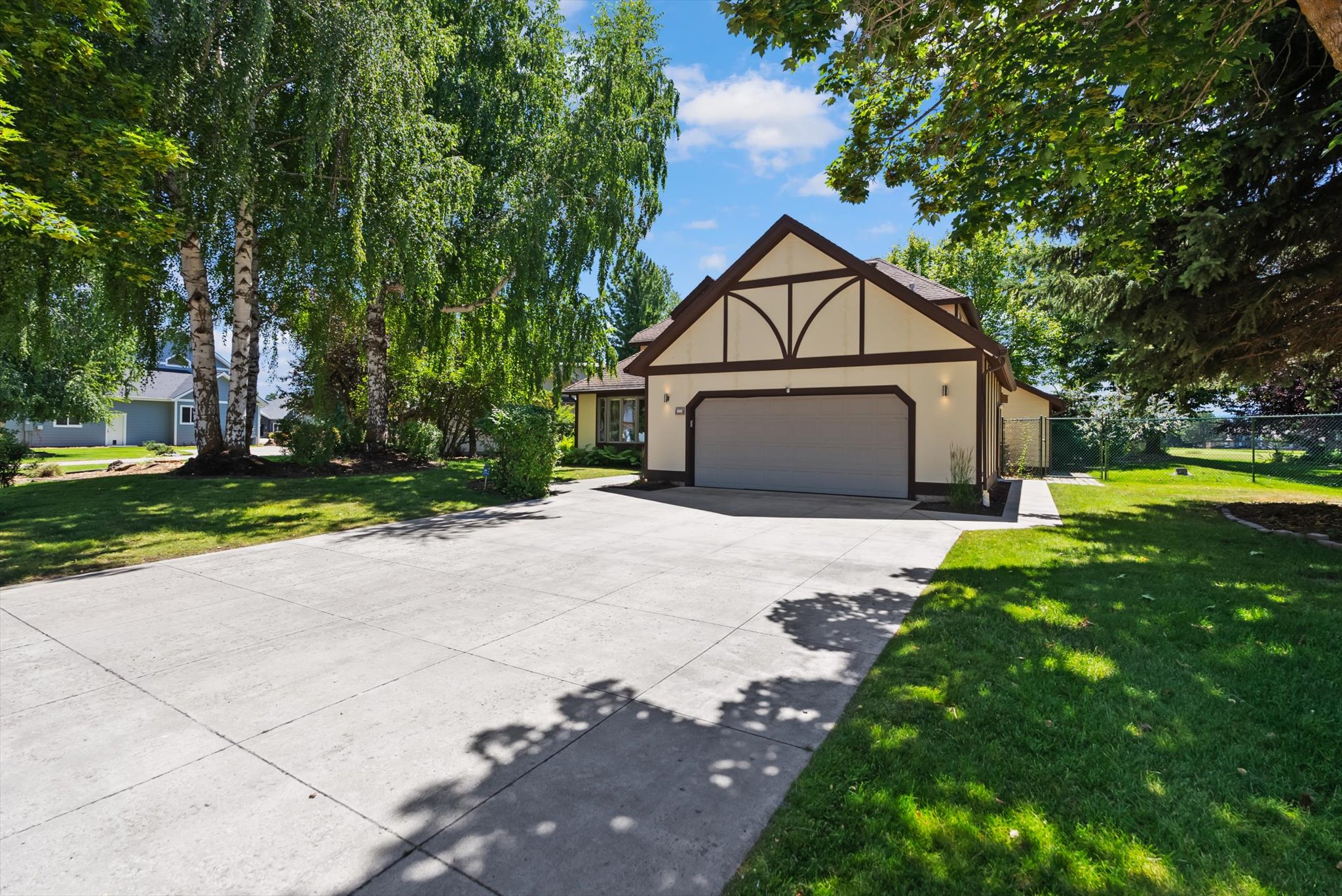 128 River View Drive