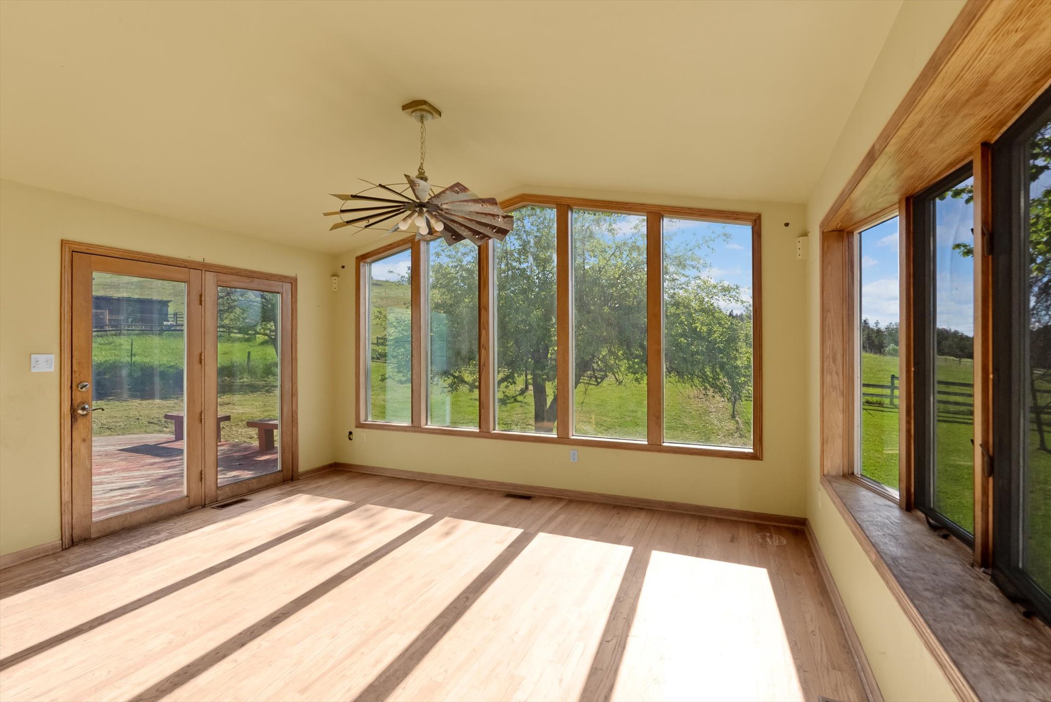 Kalispell, Montana 59901, United States, 5 Bedrooms Bedrooms, ,2 BathroomsBathrooms,Residential,Active,164129