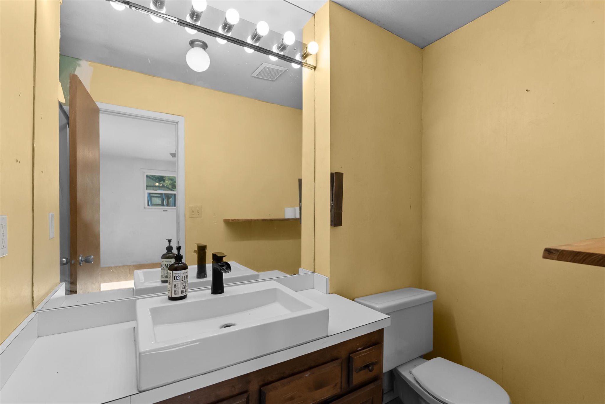 Kalispell, Montana 59901, United States, 5 Bedrooms Bedrooms, ,2 BathroomsBathrooms,Residential,Active,164129