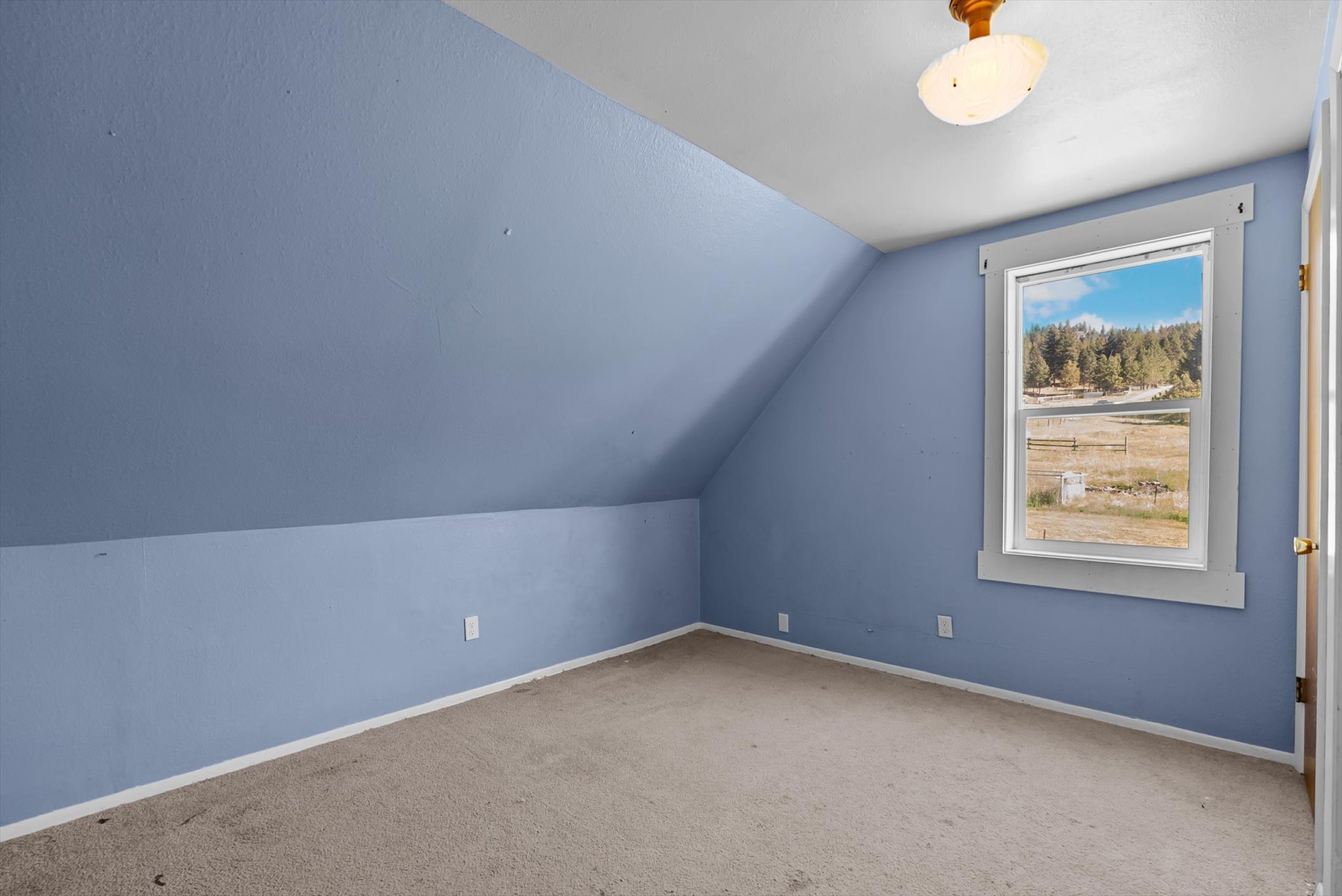 Kalispell, Montana 59901, United States, 5 Bedrooms Bedrooms, ,2 BathroomsBathrooms,Residential,Active,164129