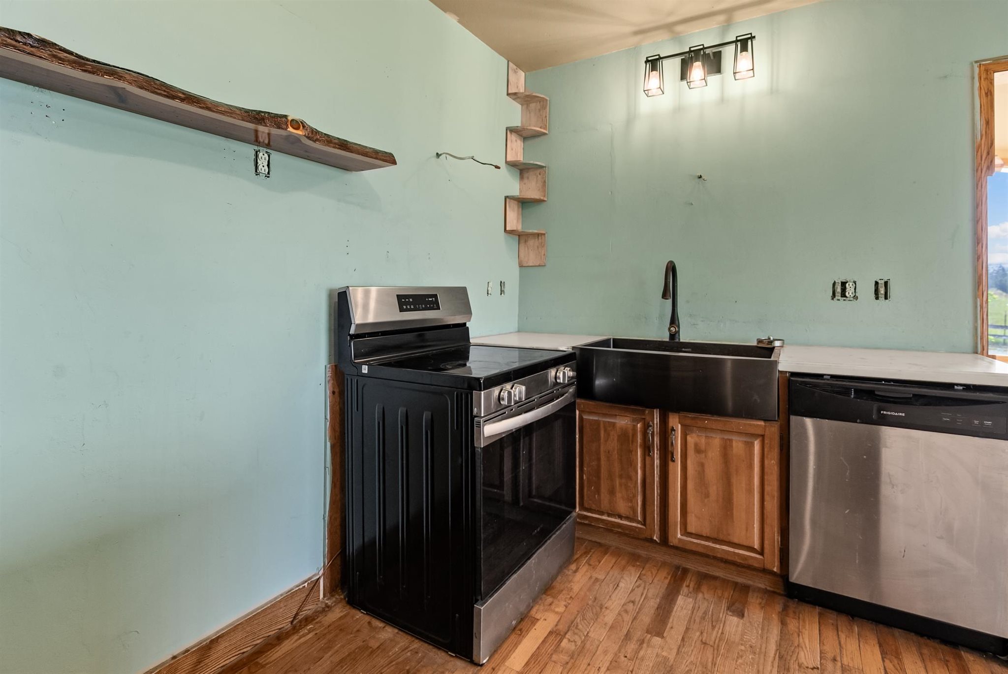 Kalispell, Montana 59901, United States, 5 Bedrooms Bedrooms, ,2 BathroomsBathrooms,Residential,Active,164129