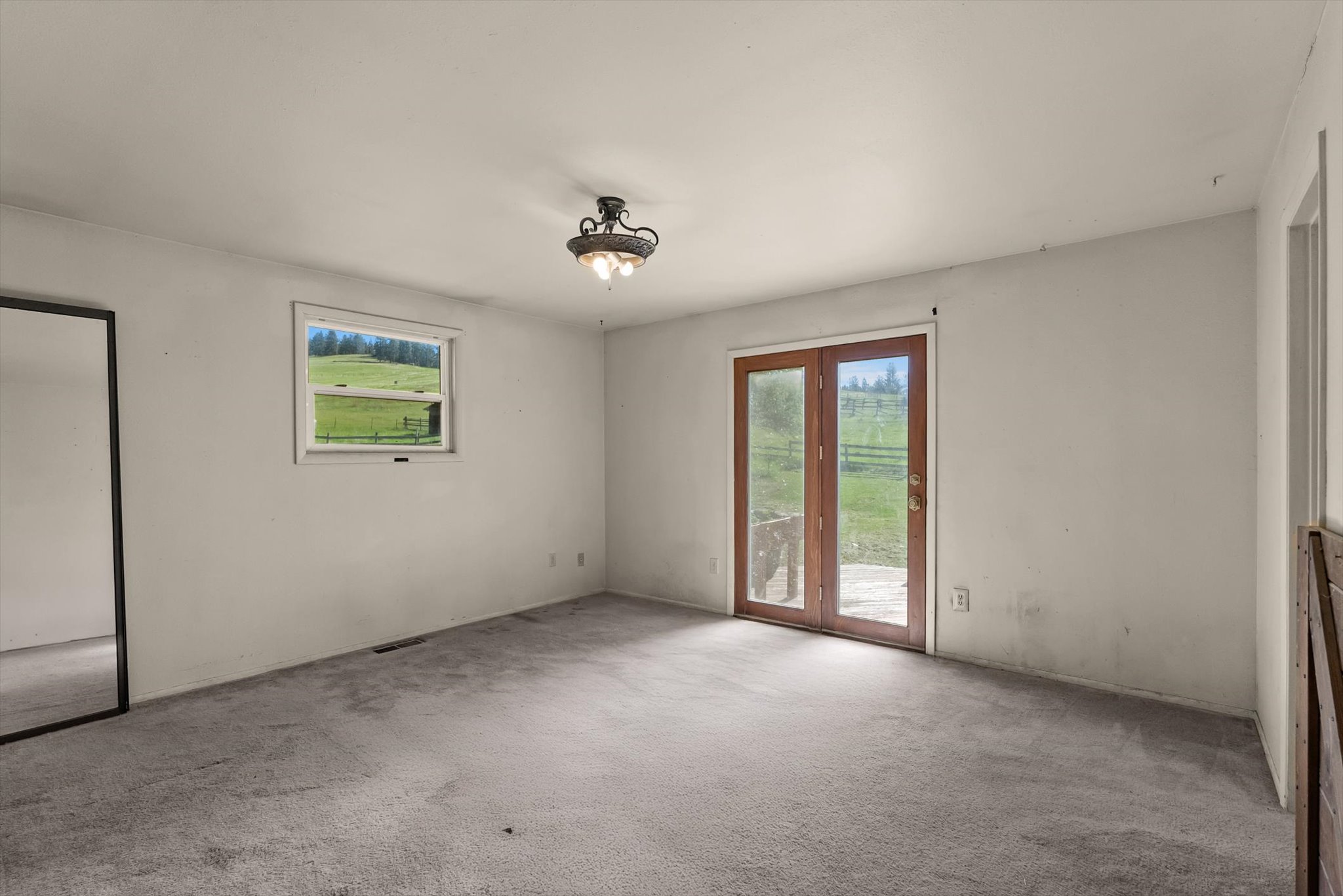 Kalispell, Montana 59901, United States, 5 Bedrooms Bedrooms, ,2 BathroomsBathrooms,Residential,Active,164129