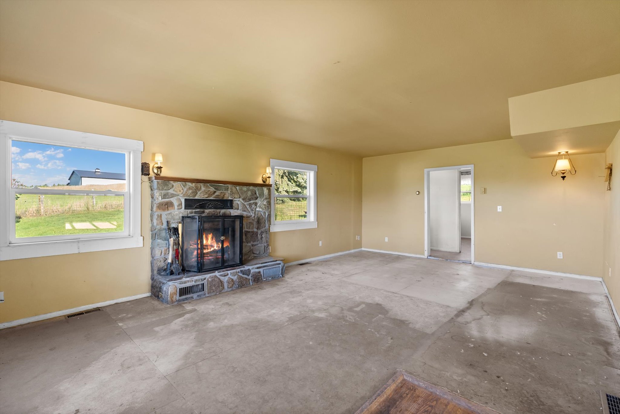 Kalispell, Montana 59901, United States, 5 Bedrooms Bedrooms, ,2 BathroomsBathrooms,Residential,Active,164129