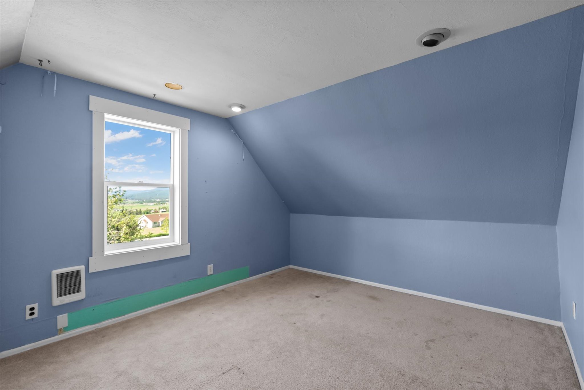 Kalispell, Montana 59901, United States, 5 Bedrooms Bedrooms, ,2 BathroomsBathrooms,Residential,Active,164129