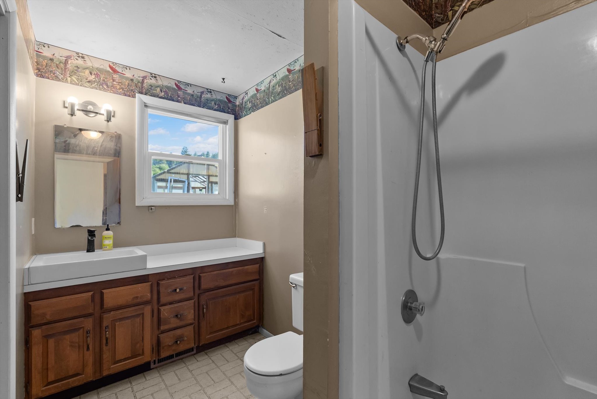 Kalispell, Montana 59901, United States, 5 Bedrooms Bedrooms, ,2 BathroomsBathrooms,Residential,Active,164129