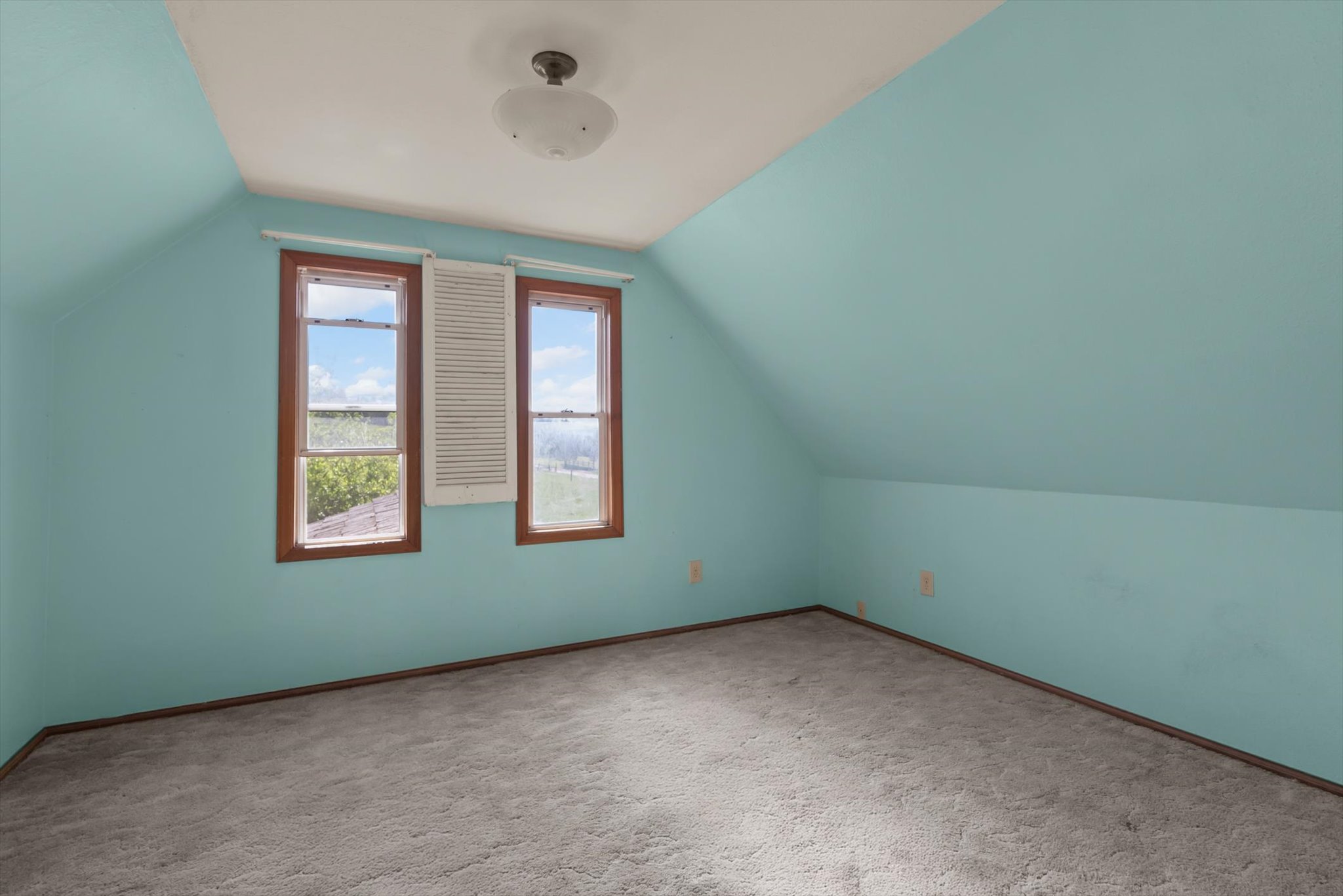 Kalispell, Montana 59901, United States, 5 Bedrooms Bedrooms, ,2 BathroomsBathrooms,Residential,Active,164129