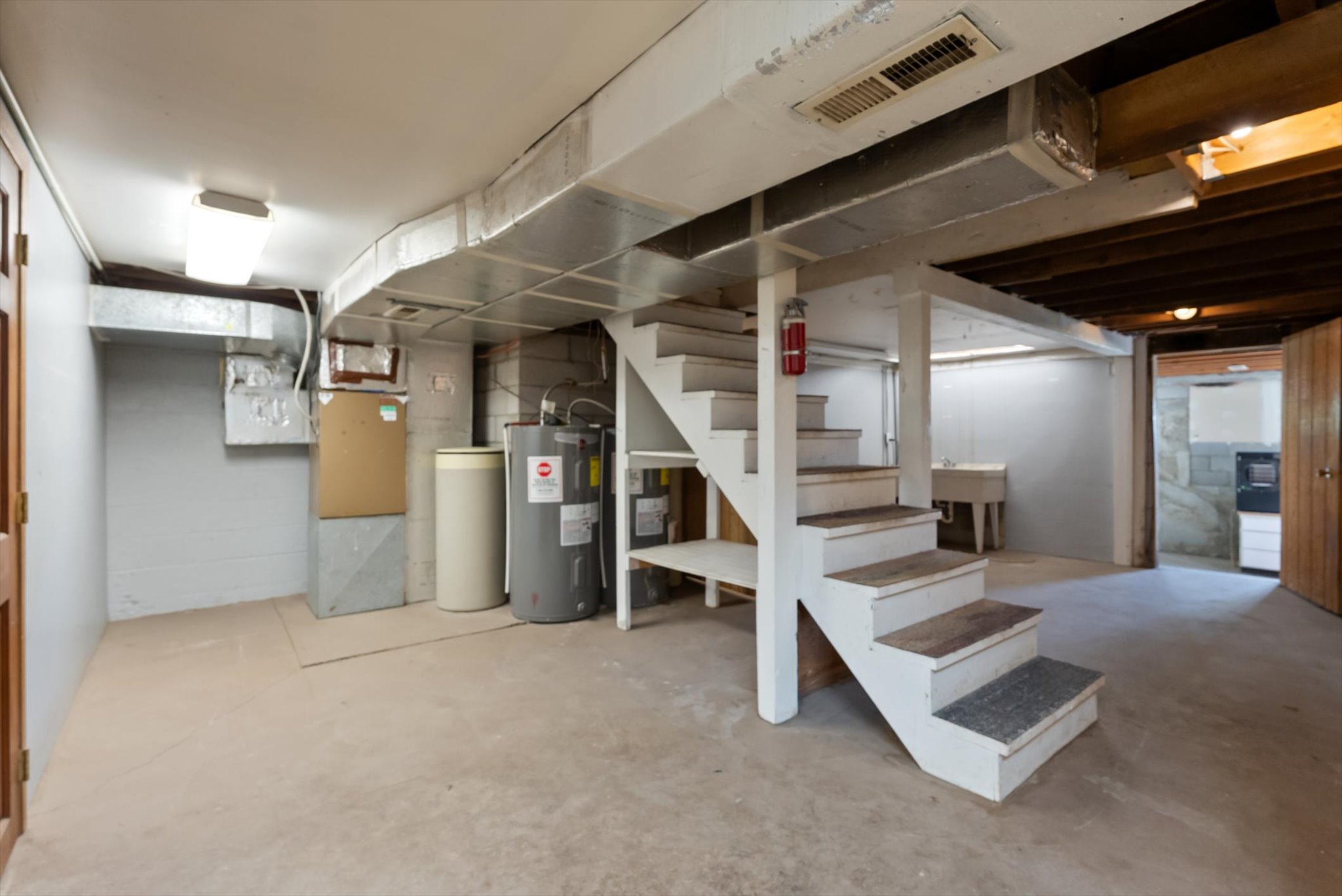 Kalispell, Montana 59901, United States, 5 Bedrooms Bedrooms, ,2 BathroomsBathrooms,Residential,Active,164129