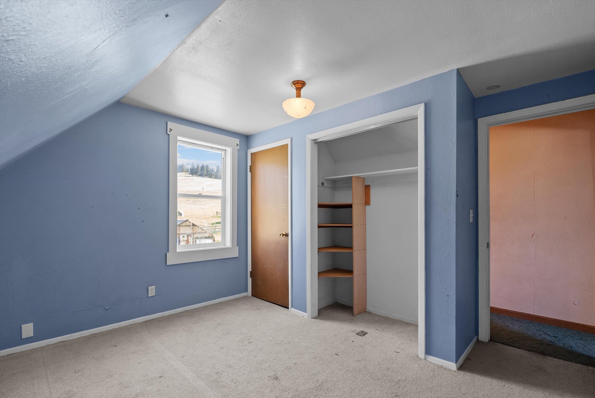 Kalispell, Montana 59901, United States, 5 Bedrooms Bedrooms, ,2 BathroomsBathrooms,Residential,Active,164129