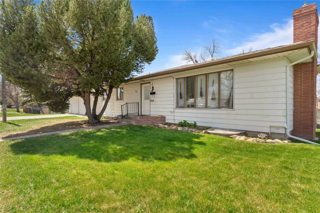 Photo of 804 19th Street S, Great Falls, MT 59405 (MLS # 30070858)
