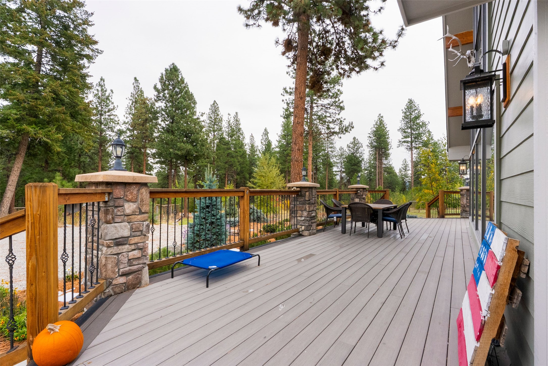 895 W Cow Creek Road