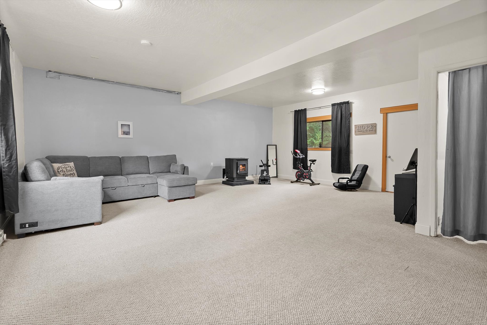 Kalispell, Montana, 59901, United States, 6 Bedrooms Bedrooms, ,5 BathroomsBathrooms,Residential,Active,2045394