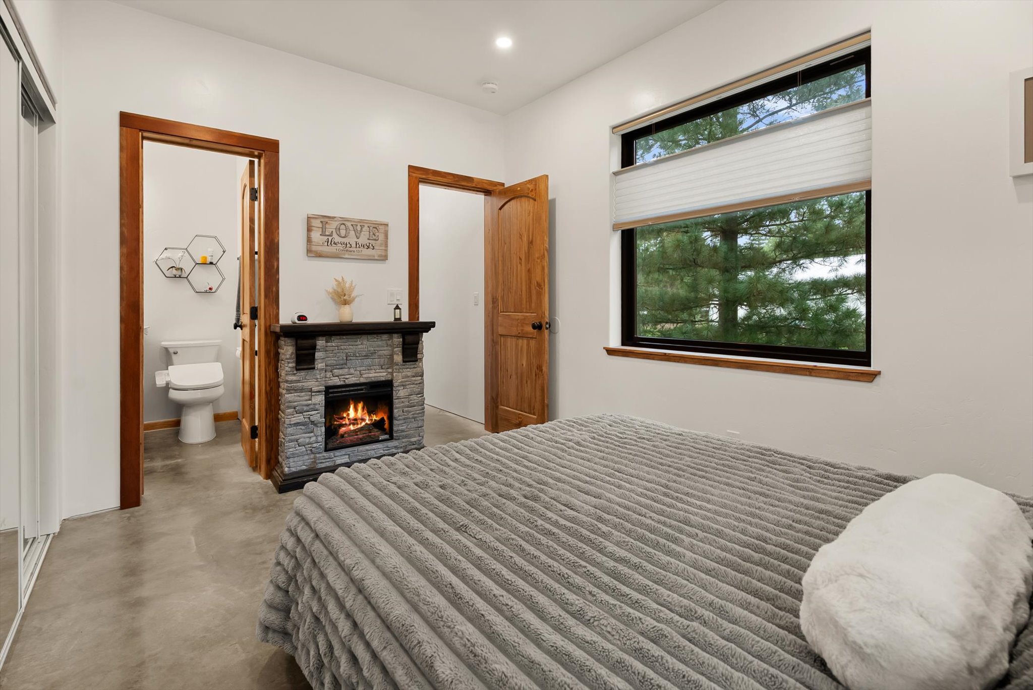 Kalispell, Montana, 59901, United States, 6 Bedrooms Bedrooms, ,5 BathroomsBathrooms,Residential,Active,2045394