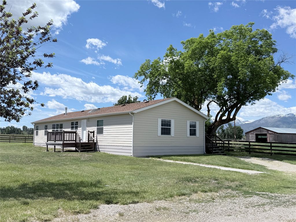 Photo of 971 Willow Creek Cross Road, Corvallis, MT 59828 (MLS # 30072961)