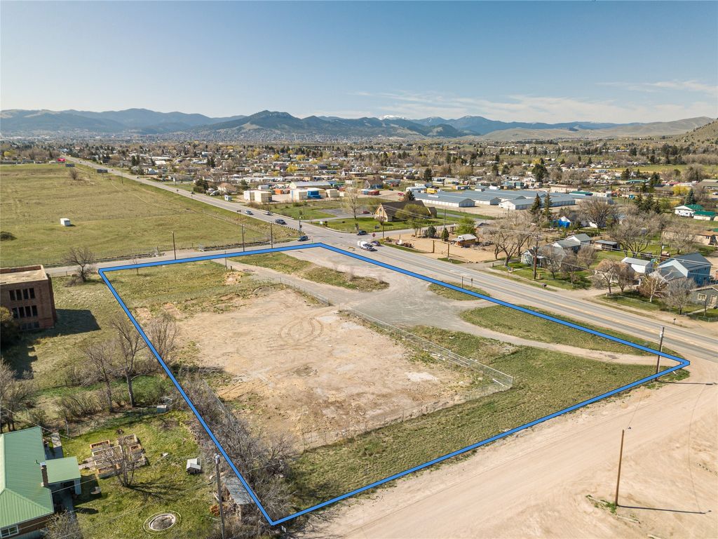 Photo of 1220 Sierra Road E, Helena, MT 59602 (MLS # 30069392)