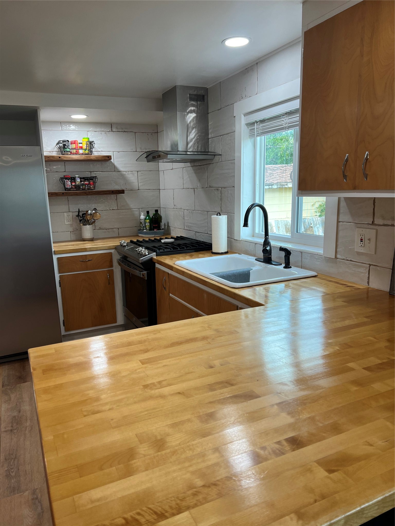 16 2nd Avenue NW