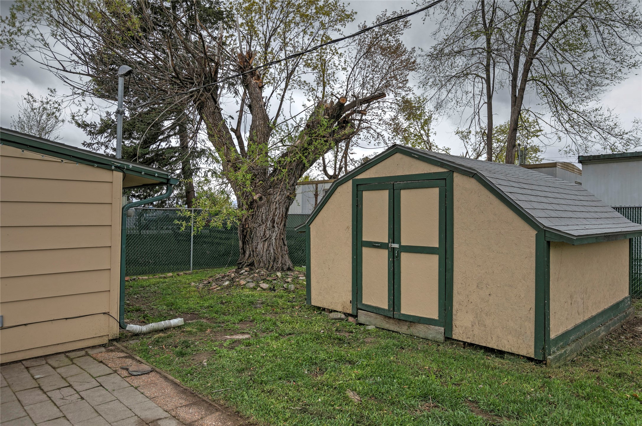 2146 W Central Avenue