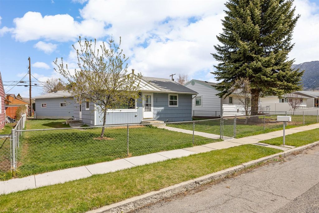 Photo of 2825 St Ann Street, Butte, MT 59701 (MLS # 30069974)