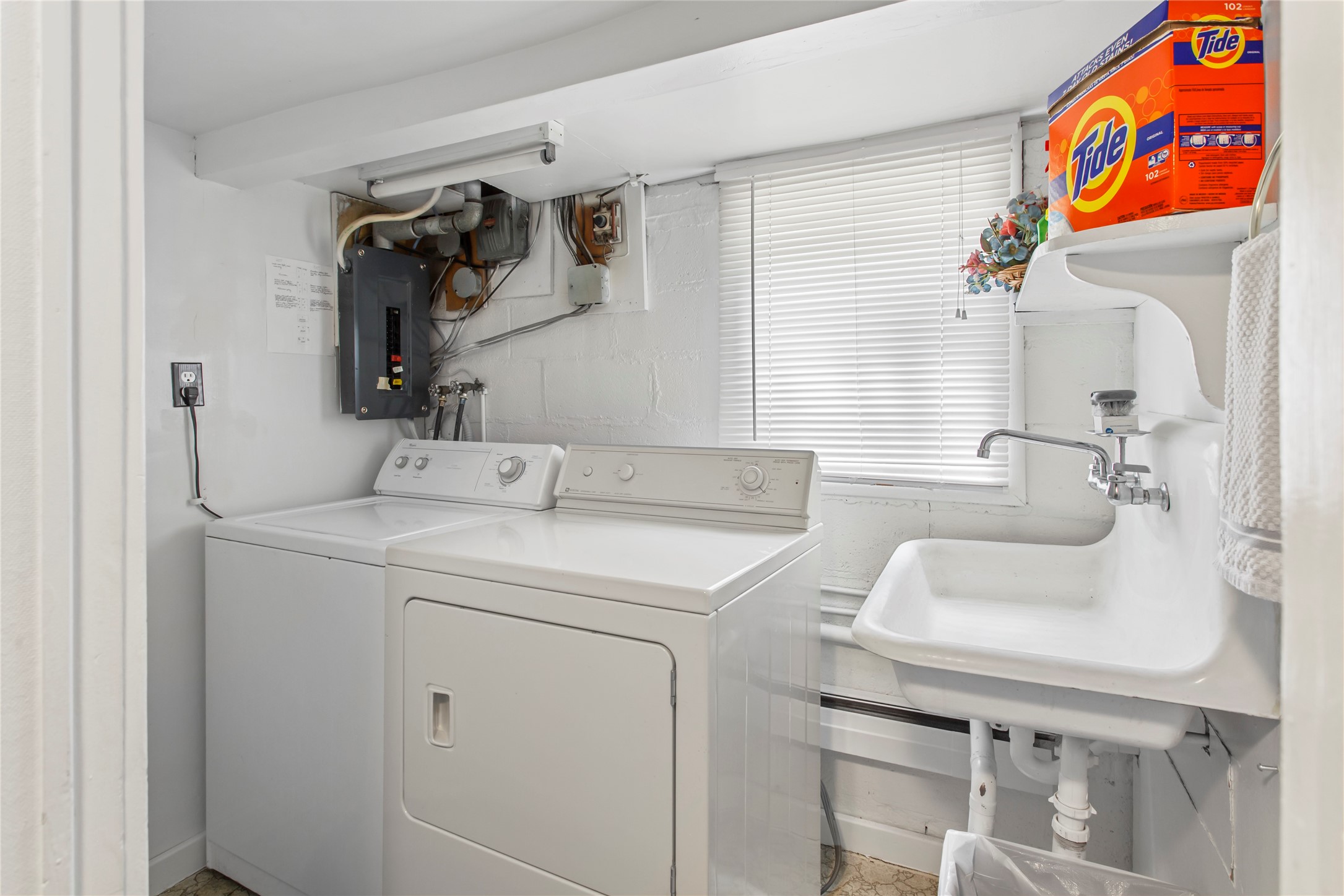 Butte, Montana 59701, United States, 2 Bedrooms Bedrooms, ,2 BathroomsBathrooms,Residential,Pending,55903