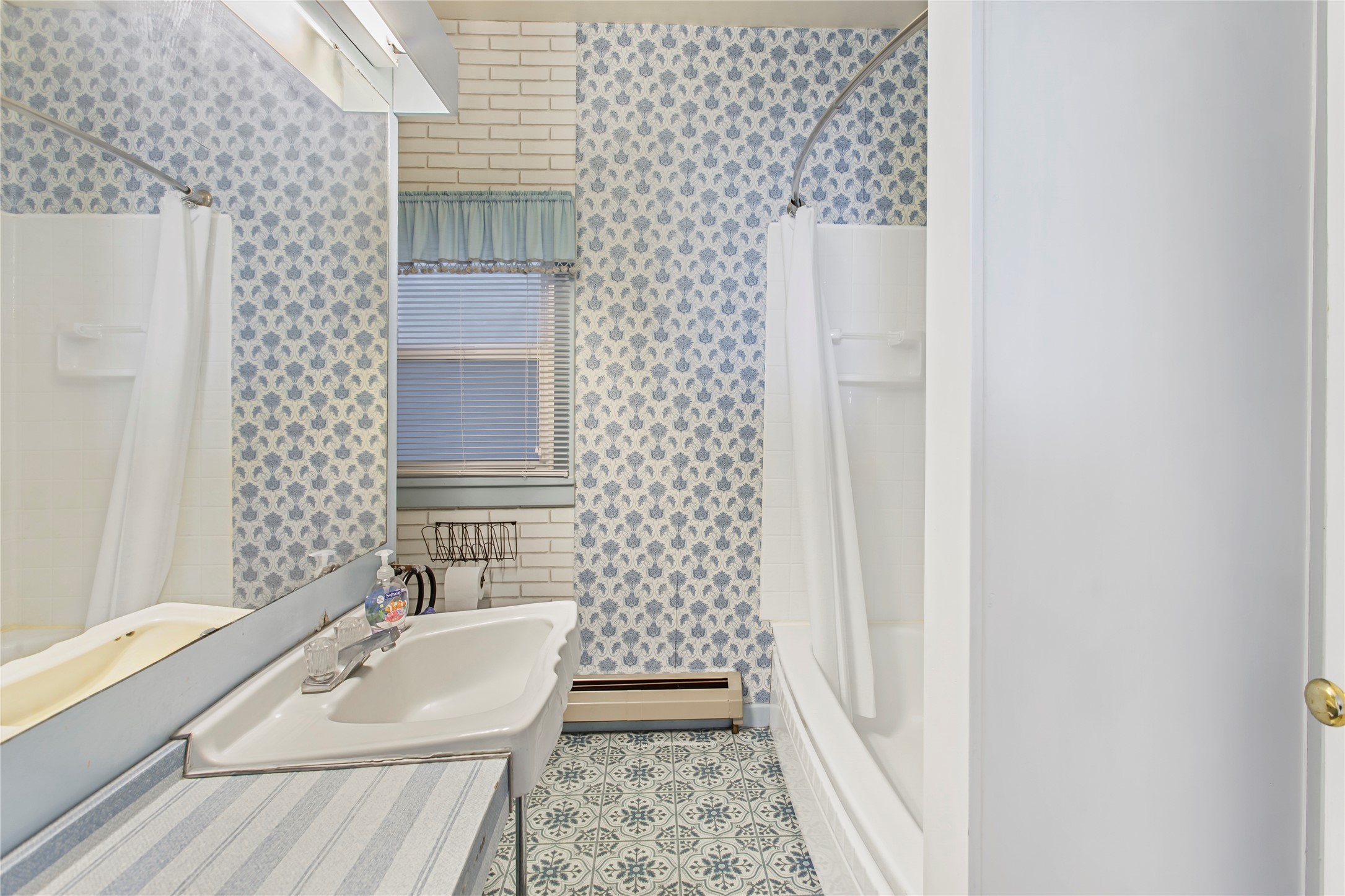 Butte, Montana 59701, United States, 2 Bedrooms Bedrooms, ,2 BathroomsBathrooms,Residential,Pending,55903