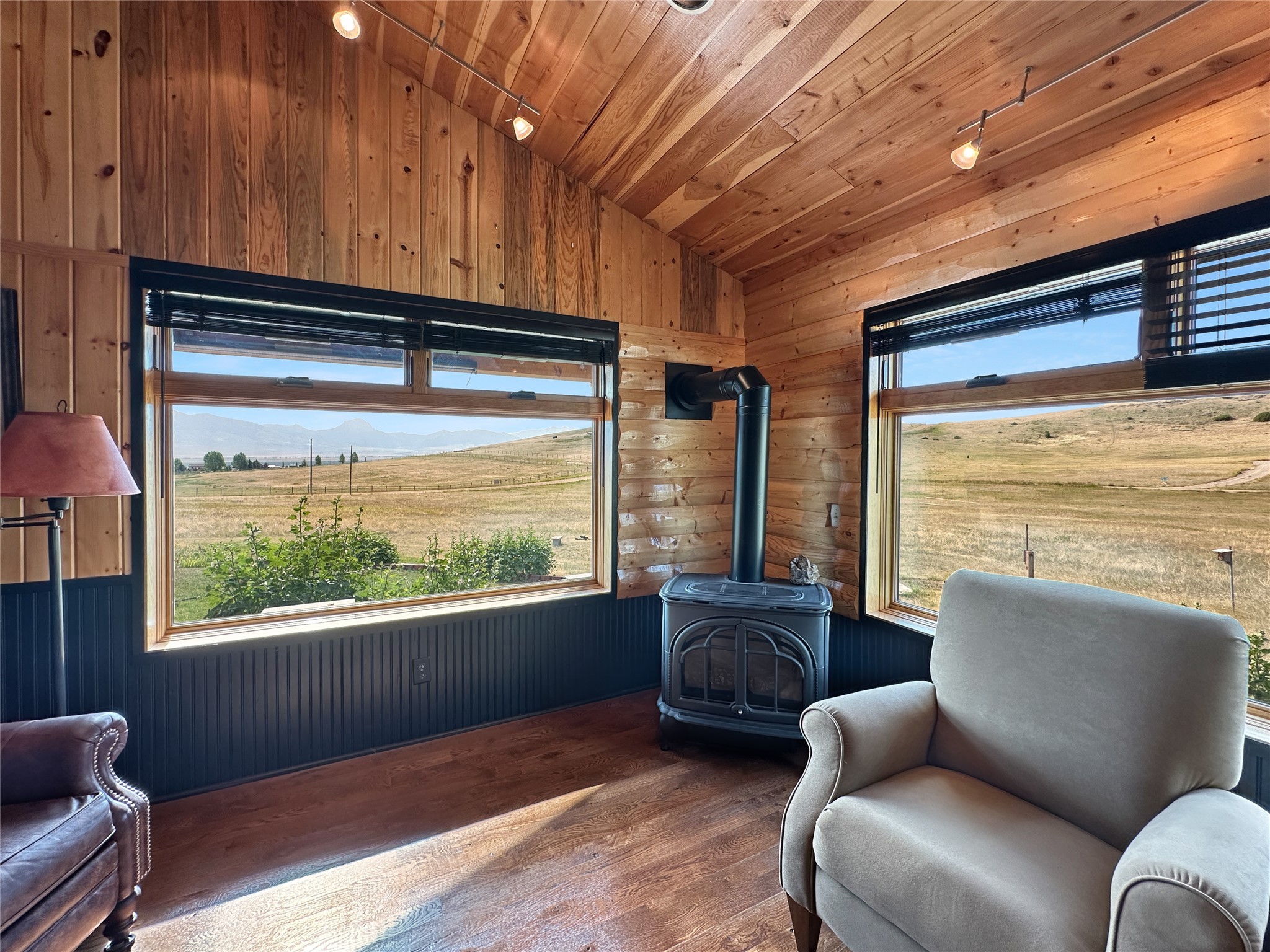 200 Shining Mountains Loop Road