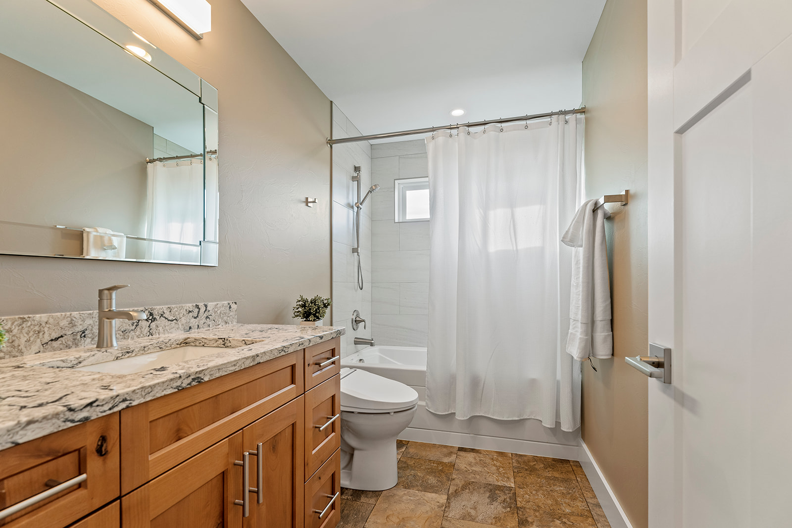 East Helena, Montana 59635, United States, 4 Bedrooms Bedrooms, ,3 BathroomsBathrooms,Residential,Active,242515