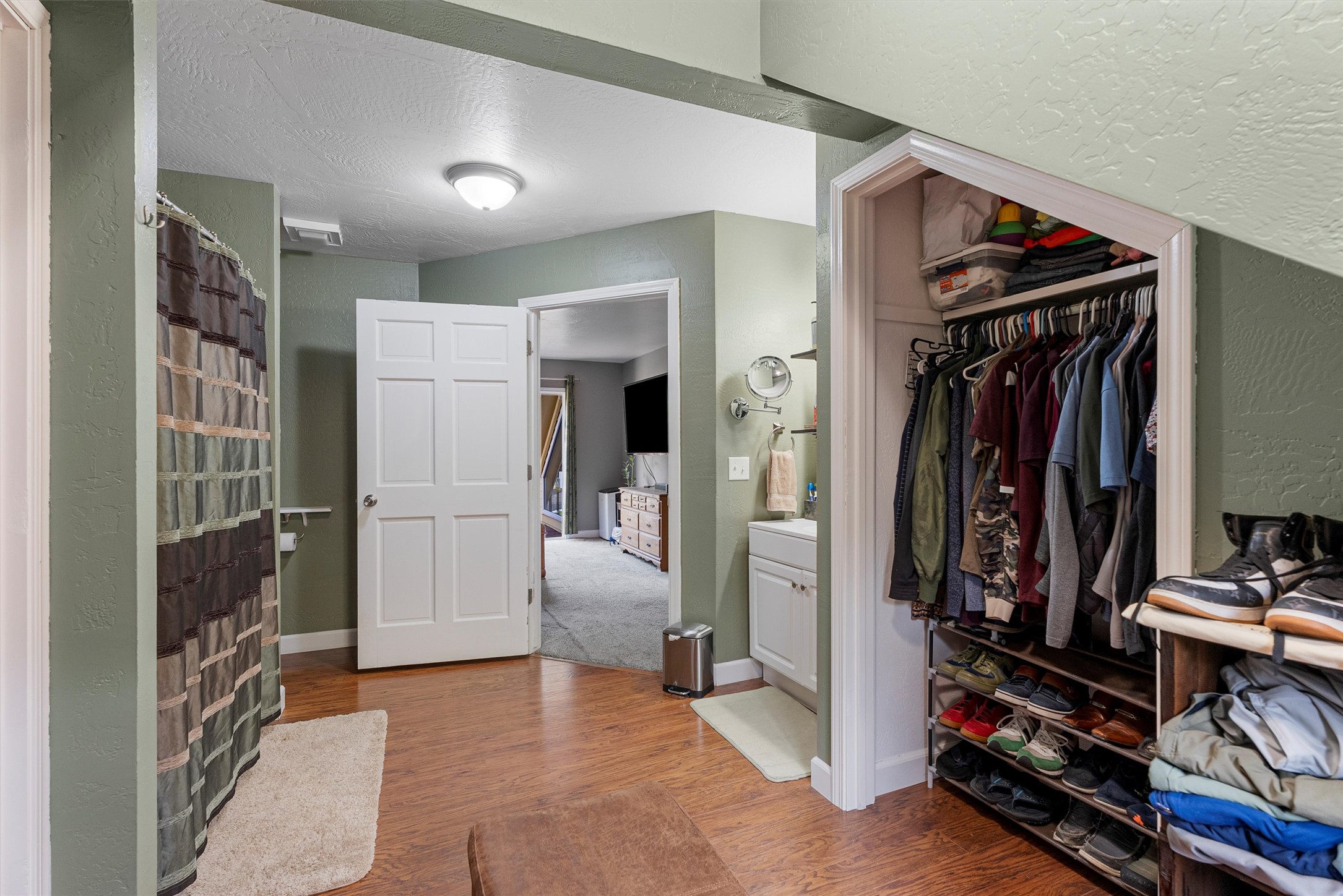 Missoula, Montana 59802, United States, 3 Bedrooms Bedrooms, ,3 BathroomsBathrooms,Residential,Active,143682