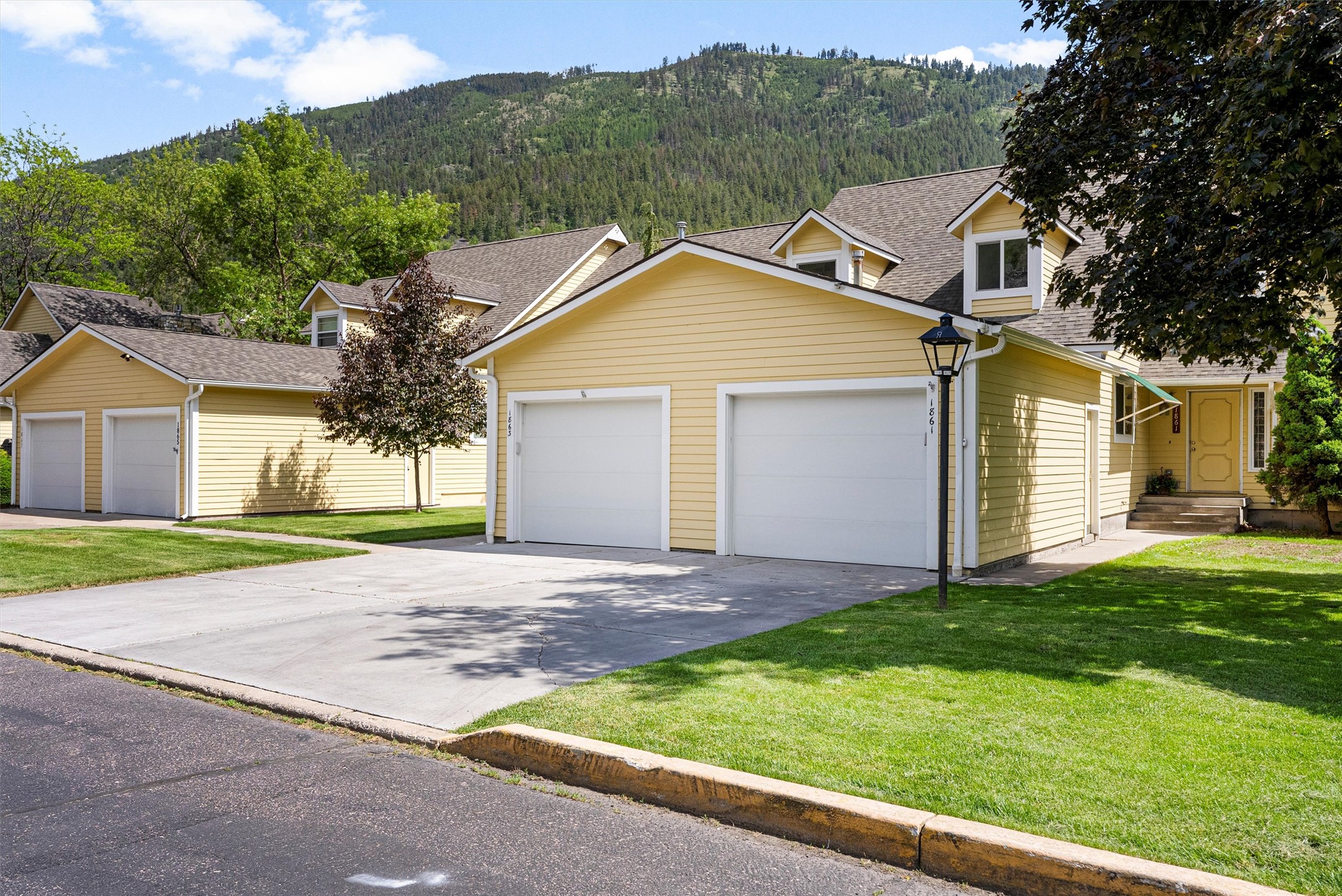 Missoula, Montana 59802, United States, 3 Bedrooms Bedrooms, ,3 BathroomsBathrooms,Residential,Active,143682