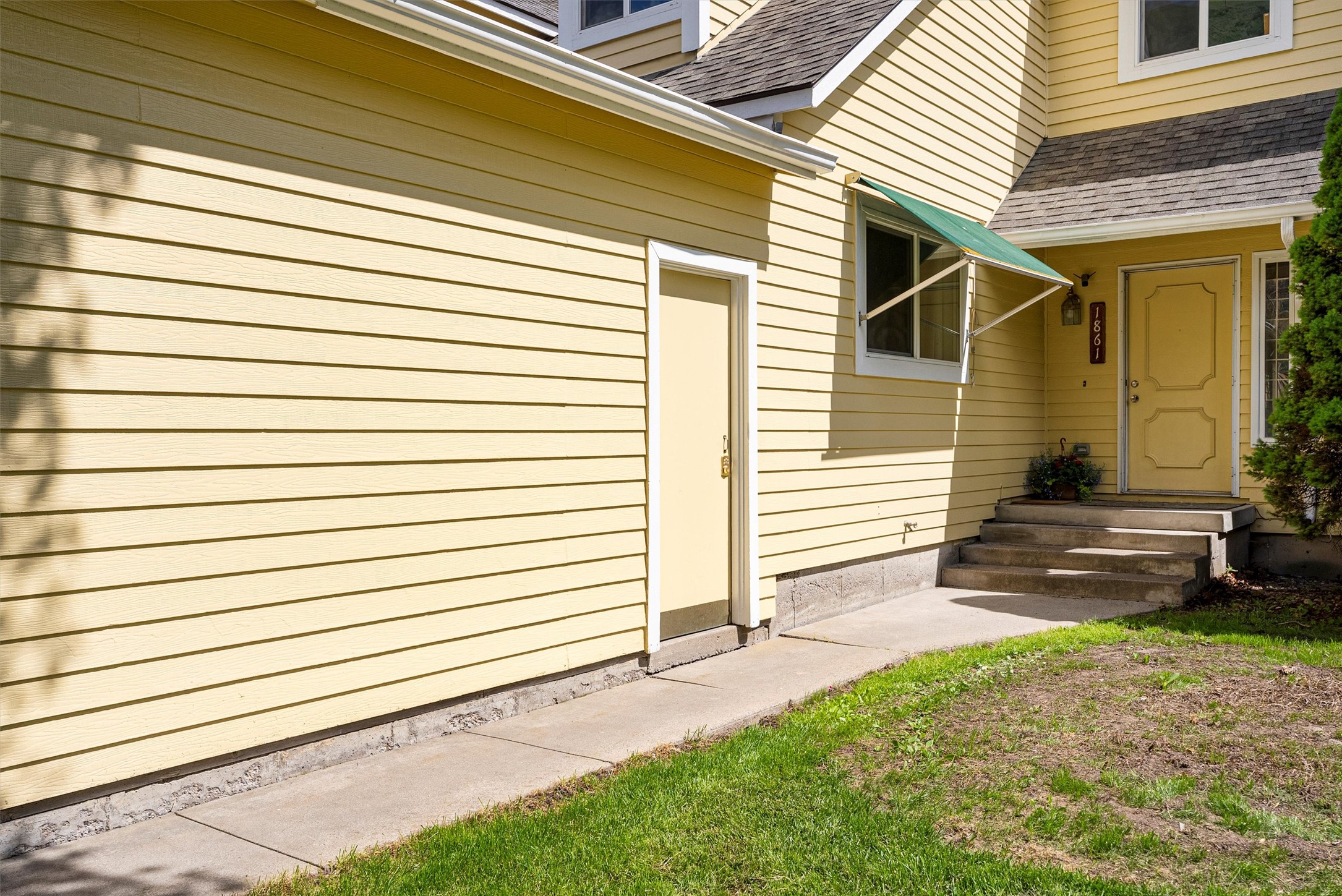 Missoula, Montana 59802, United States, 3 Bedrooms Bedrooms, ,3 BathroomsBathrooms,Residential,Active,143682