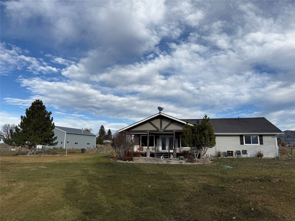 Photo of 713 Saras Place, Corvallis, MT 59828 (MLS # 30062089)