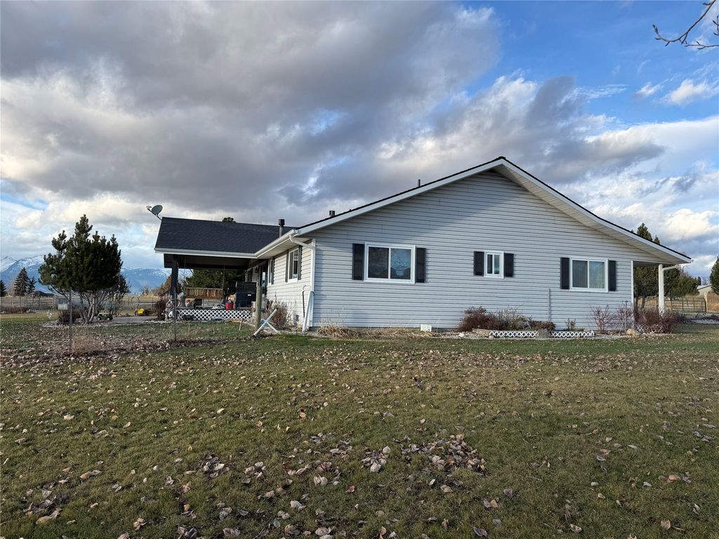 Photo of 713 Saras Place, Corvallis, MT 59828 (MLS # 30062089)