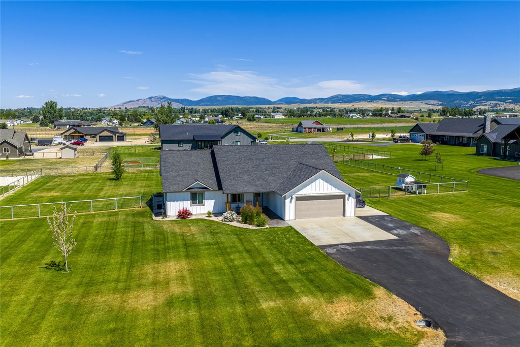 Photo of 870 Chieftain Court, Stevensville, MT 59870 (MLS # 30053903)