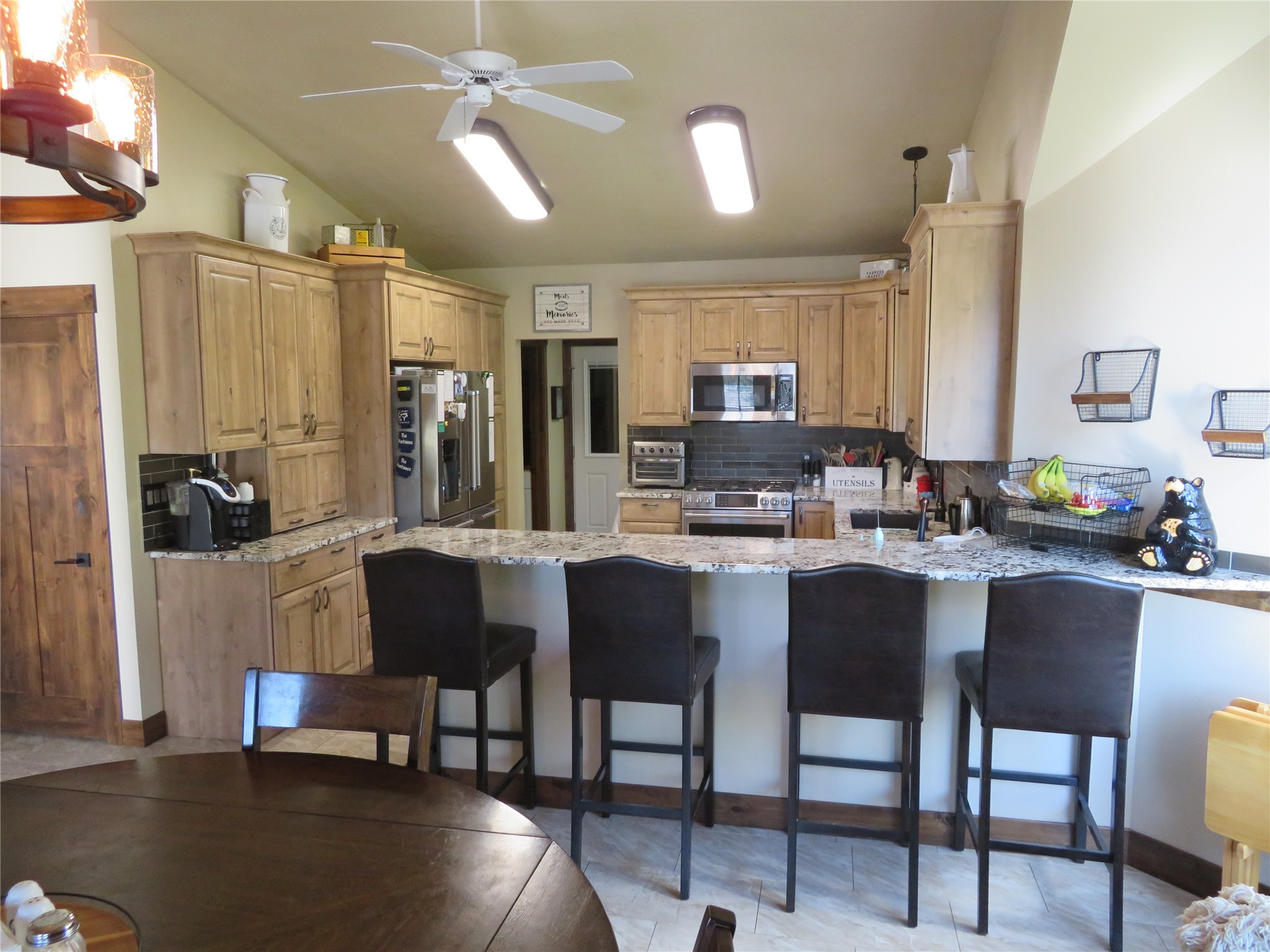 1900 Meadowview Court
