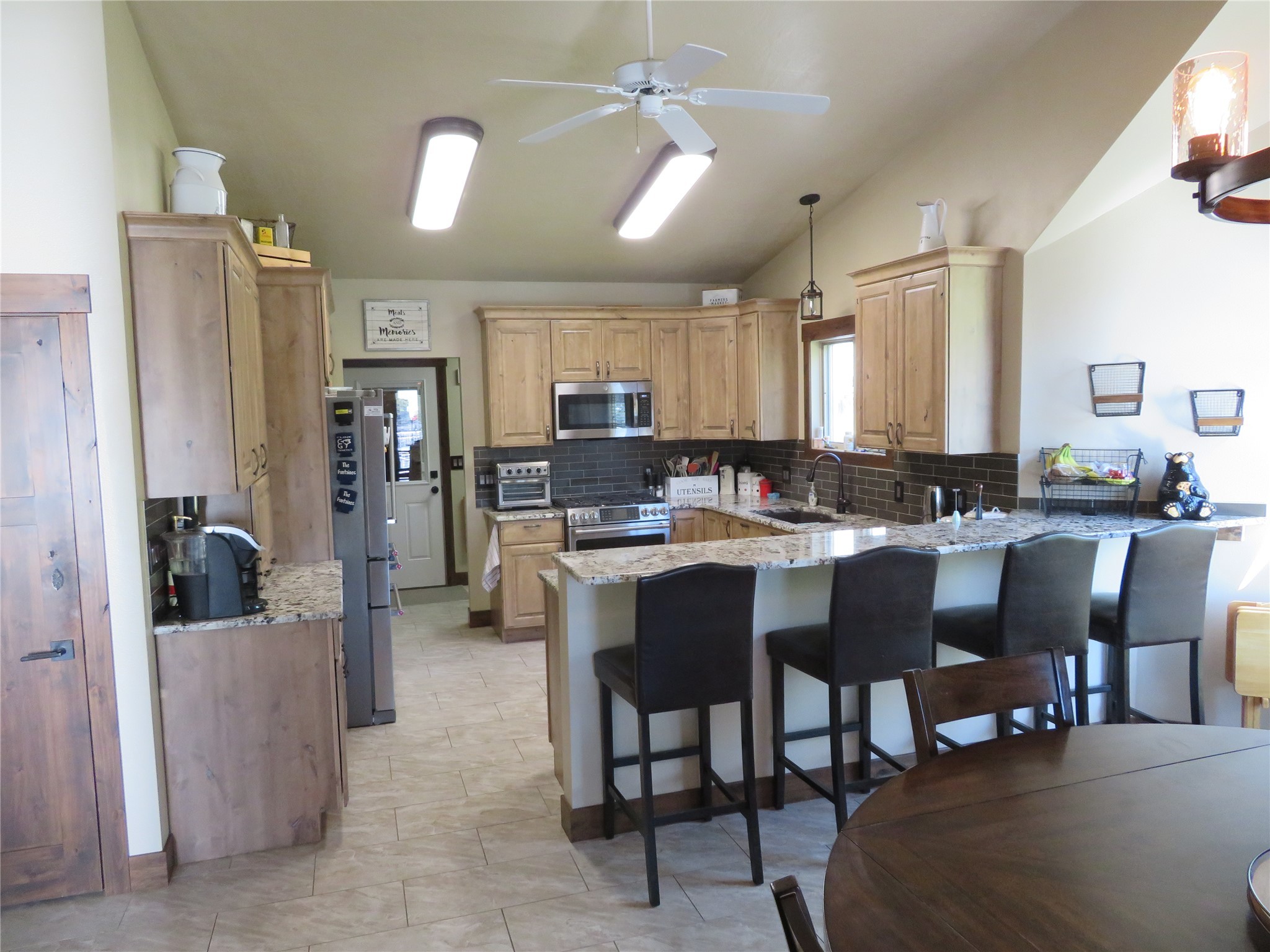 1900 Meadowview Court