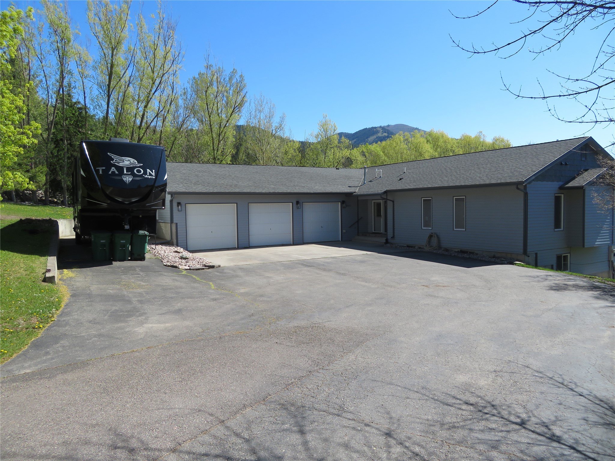 1900 Meadowview Court
