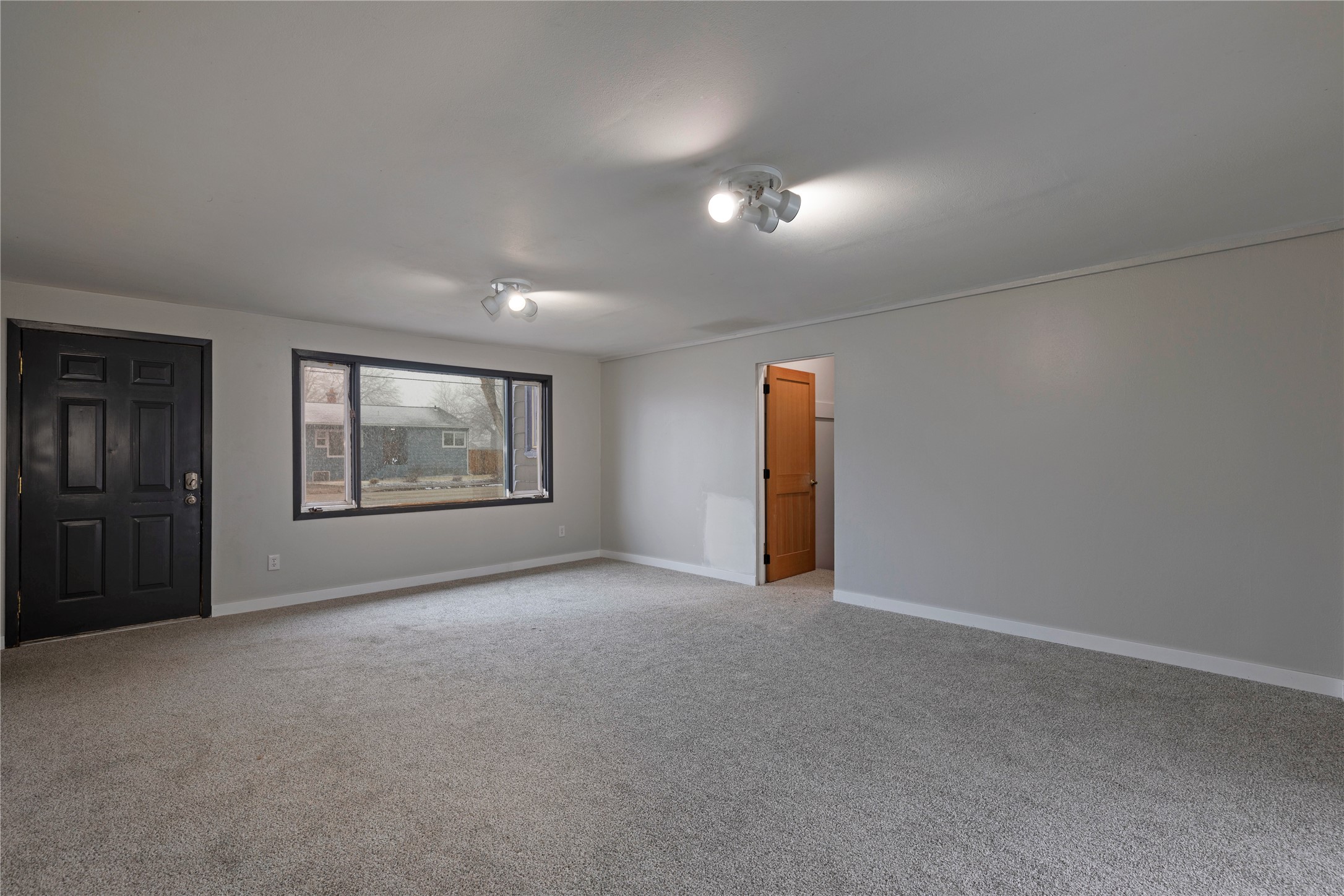 Missoula, Montana 59801, United States, 4 Bedrooms Bedrooms, ,2 BathroomsBathrooms,Residential,Active,93122