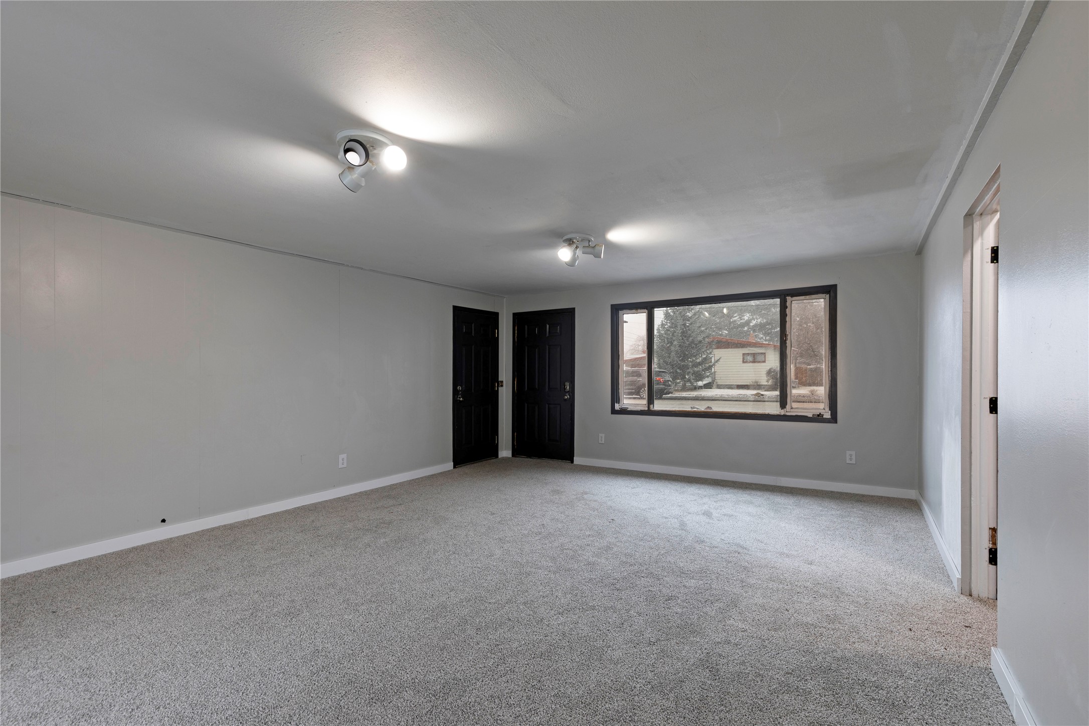 Missoula, Montana 59801, United States, 4 Bedrooms Bedrooms, ,2 BathroomsBathrooms,Residential,Active,93122