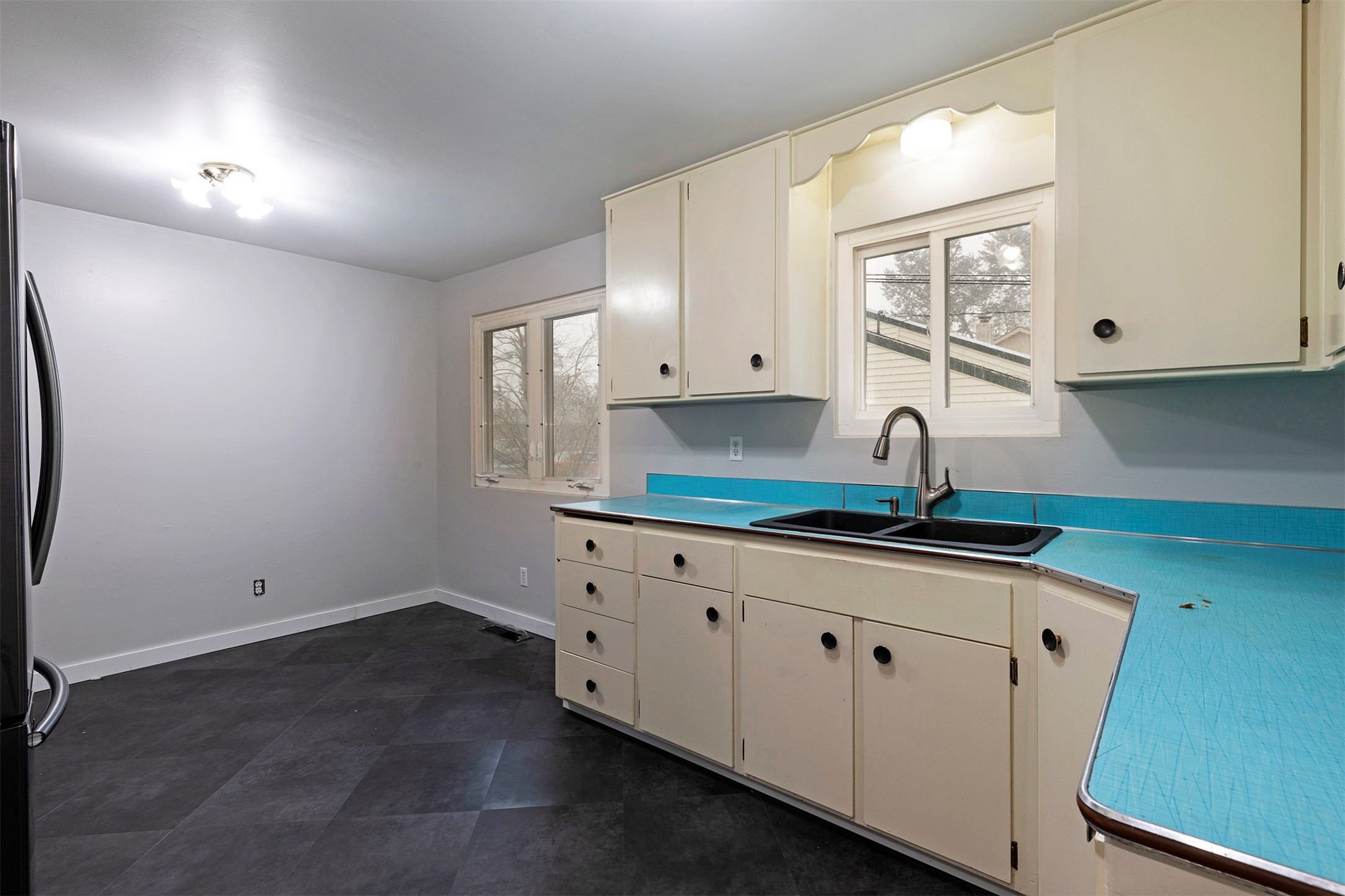 Missoula, Montana 59801, United States, 4 Bedrooms Bedrooms, ,2 BathroomsBathrooms,Residential,Active,93122