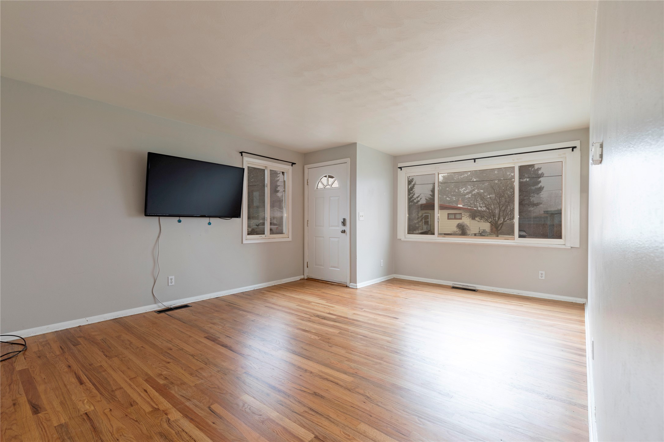 Missoula, Montana 59801, United States, 4 Bedrooms Bedrooms, ,2 BathroomsBathrooms,Residential,Active,93122